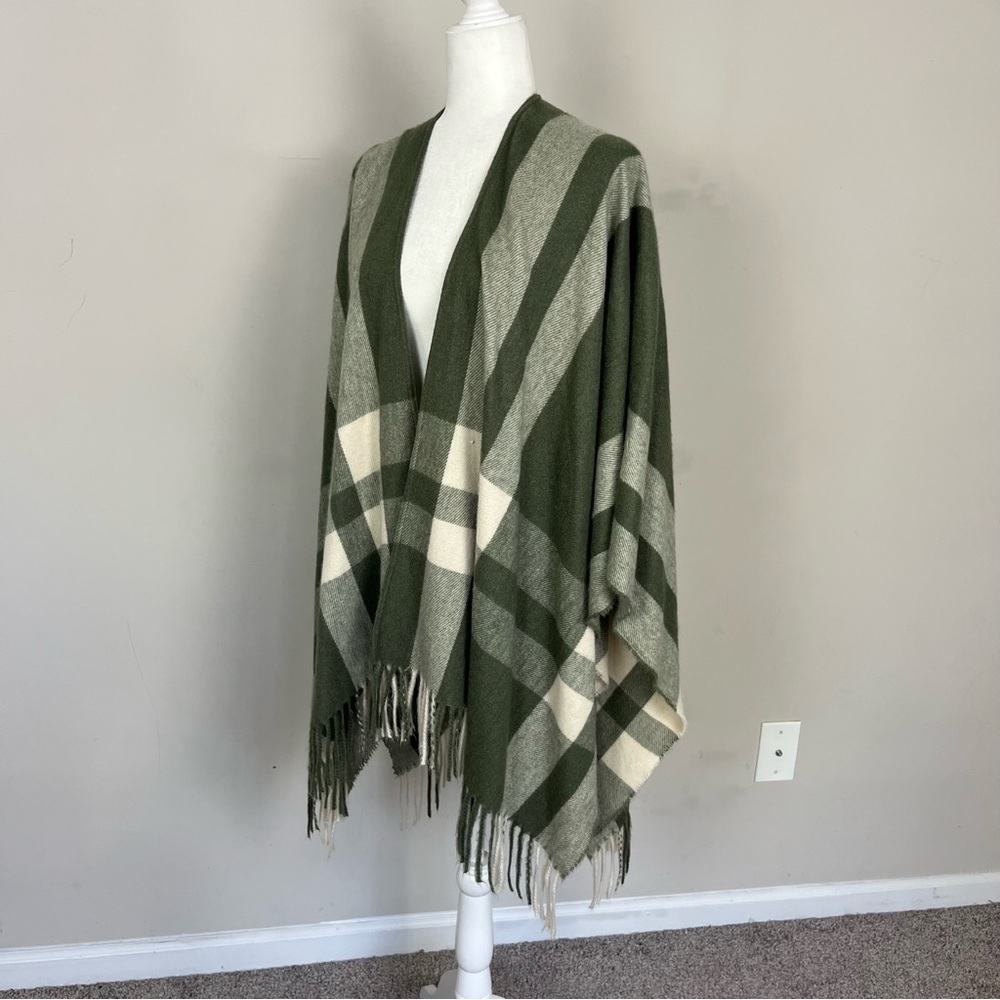 UNIVERSAL THREAD TARGET PLAID FRINGE OPEN FRONT PONCHO IN GREEN ONE SIZE - Picture 12 of 16